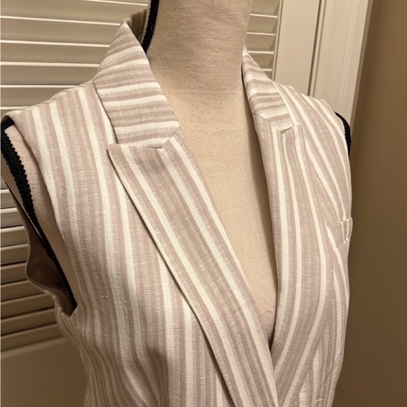 33. Calvin Klein Vest in Khaki Stripes, Size 16 - Picture 3 of 15